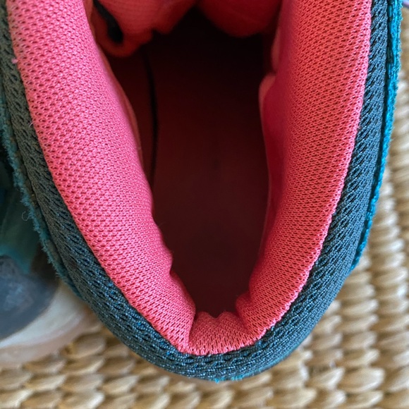 Womens Columbia Hiking boots - Picture 8 of 13